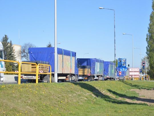 TIR zakorkował wjazd do Tczewa od północy miasta