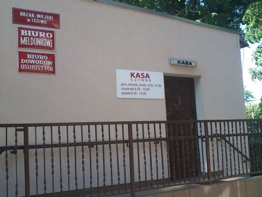 Tłoczno przed kasą w Urzędzie Miejskim