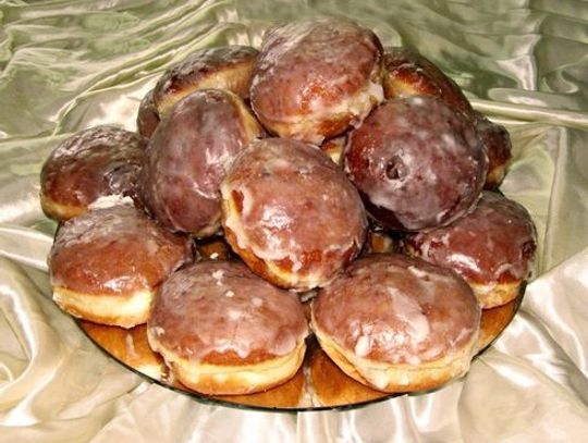 Tłusty Czwartek - kolejki po pączki