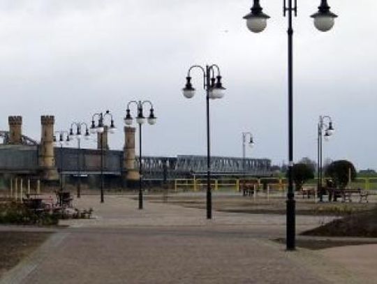 Toaleta jest, ale nieczynna. &quot;Za potrzebą pod most&quot;