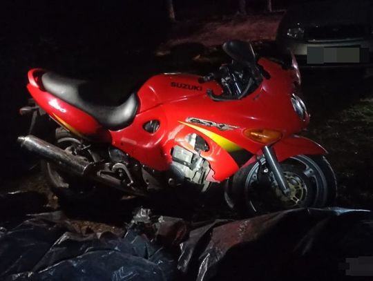 Tragedia na drodze w Miłobądzu. Zderzenie motocykla z drzewem, zginął jeden z poszkodowanych