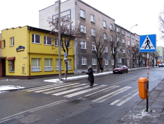 Trauma potrąconej kobiety. Ranną wypisano ze szpitala bez rozpoznania złamania nogi