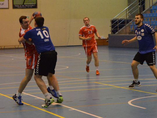 Trudna przeprawa Sambora z outsiderem