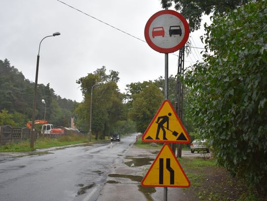 Trwa budowa chodnika przy drodze wojewódzkiej w Gniewie