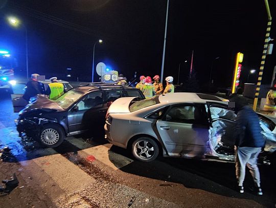 Trzy auta osobowe uległy zderzeniu na DK91. Wstępnie ustalono, że spowodował je młody kierowca bez prawa jazdy...