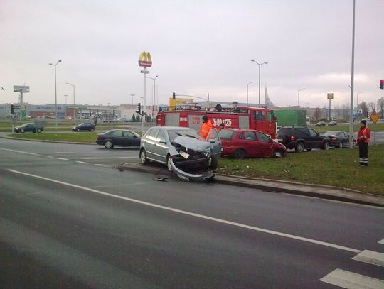 Trzy osoby ranne w wypadku samochodowym