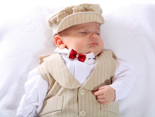 Ubranie na chrzest – dlaczego warto skorzystać z wypożyczalni?