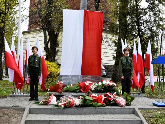 Uczciliśmy pierwszą Konstytucję w Europie. Kwiaty, przemarsze i hymn w wykonaniu chóru „Echo”