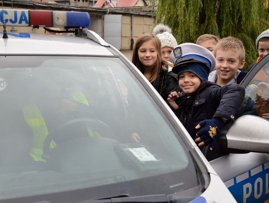 Uczniowie ze Szkoły Podstawowej w Lubiszewie odwiedzili policjantów 
