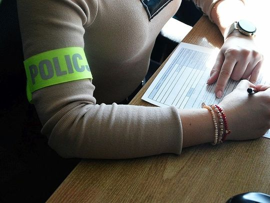 Udaremnili oszustwo ,,na policjanta”- zatrzymali 16-letnią oszustkę