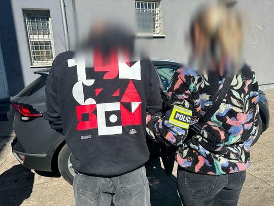 Uderzył, okradł i uciekł. Kryminalni zatrzymali elblążanina. Jego łupem padło tysiące złotych!