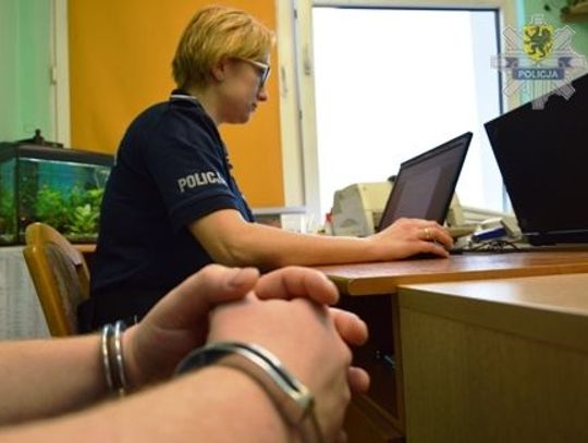 Ukradł golfa i już trafił do policyjnej celi. Grozi mu 10 lat  