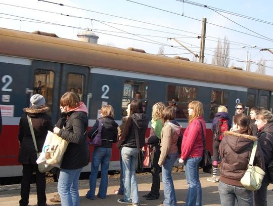 Uszkodzona sieć trakcyjna w Morzeszczynie