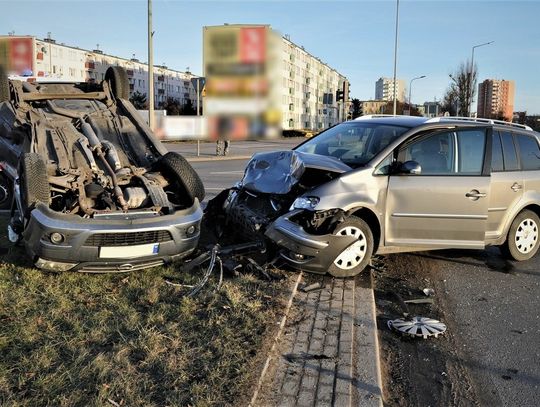 Utrata prawa jazdy za spowodowanie wypadku. W zderzeniu aut osobowych w Tczewie, ranne 4 osoby...