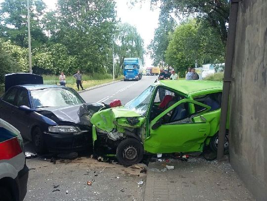 UWAGA. Ogromne korki! Pod wiaduktem zderzyły się dwa auta