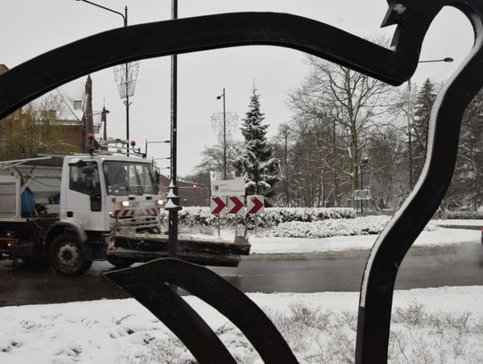 UWAGA! Zima zaatakowała! Pogorszenie warunków drogowych. Służby apelują o ostrożność