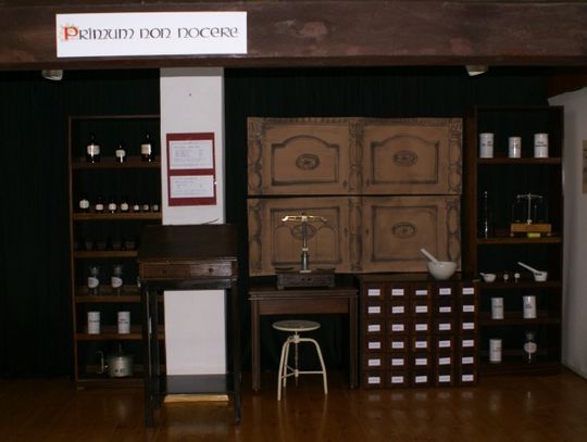 W dawnej aptece - wystawa w Miejskiej Bibliotece Publicznej