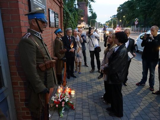 W Fabryce Sztuk oraz pod tablicą pamięci upamiętniono poległych w obronie kraju i ofiary sowieckiej napaści