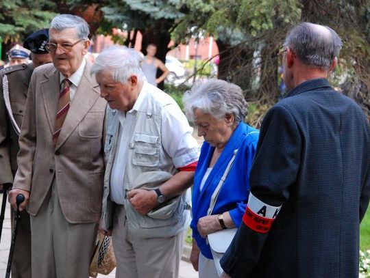W hołdzie Powstańcom Warszawskim. Walczyli w osamotnieniu