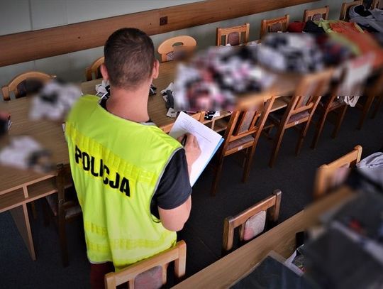 W jednym ze sklepów na terenie Tczewa handlowano podróbkami. Zabezpieczono odzież za ponad 40 tys. zł!