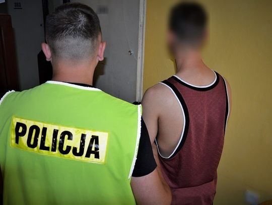 W spodniach oraz na tylnym siedzeniu auta znaleziono marihuanę. 23-latkowi grożą 3 lata więzienia