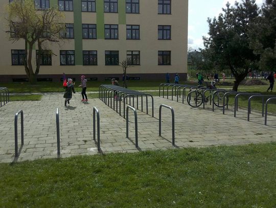 W Tczewie coraz większa liczba stojaków rowerowych. Zobacz gdzie pojawiły się nowe.