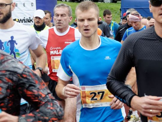 W Tczewie pobiegli maratończycy. (ZDJĘCIA)