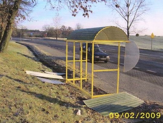 Wandale w akcji. Niszczą przystanki!