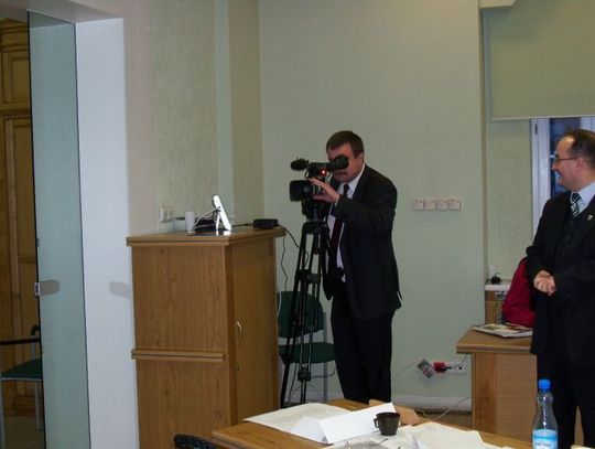 „Wędrujący mikrofon&amp;quot; i puszka na paliwo radnego Kulasa