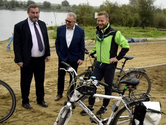 Wicemarszałek R. Świlski sprawdzał trasy rowerowe. 160 mln zł pochłonie wojewódzki projekt rowerowy