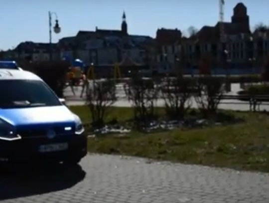 [WIDEO] Policjanci apelują przez megafon na ulicach Tczewa – ZOSTAŃ W DOMU!