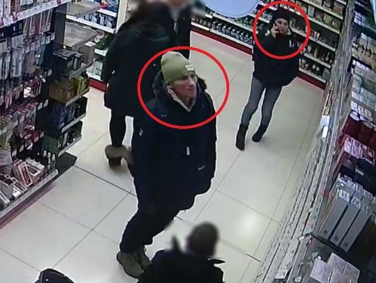 [WIDEO] Rozpoznajesz osoby ze zdjęcia? Mogą mieć związek z kradzieżą perfum w drogerii