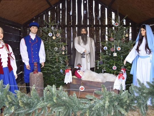  [WIDEO, ZDJĘCIA] Szopka Kociewska przed tczewskim ratuszem i występ przedszkolaków