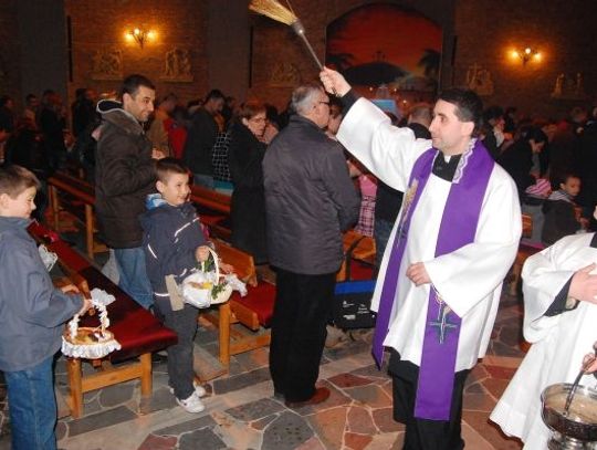 Wielka Sobota – tłumy wiernych ze „święconkami”