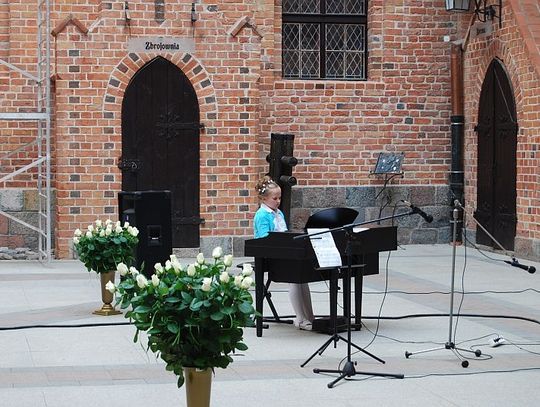 Wiersze o Matce i John Lennon