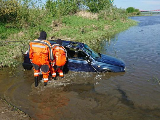 Wjechał volkswagenem do Wisły. Policja: 32-latek był pijany