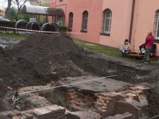 Wkopali się w zamkową fosę - badania archeologiczne w Gniewie