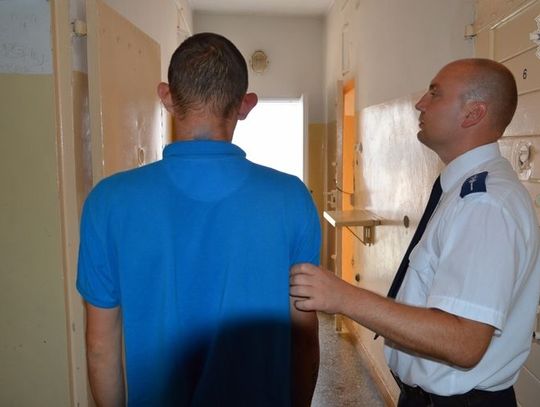 Włamali się do przyczepki  i ukradli elektronarzędzia