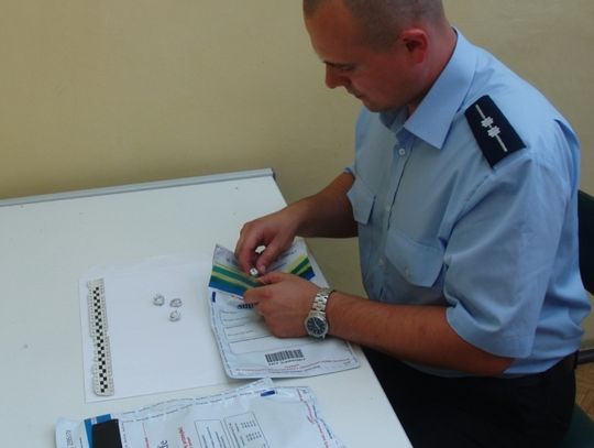 Wpadka drogowa ze „złotkami” z amfetaminą