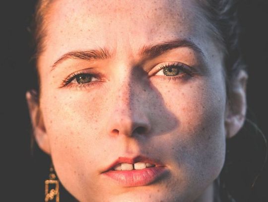 Wpływ peelingu kawitacyjnego na skórę kobiety