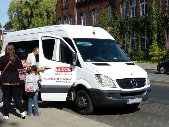 Wraca temat przeładowanych autobusów. Właściciel odpiera zarzuty