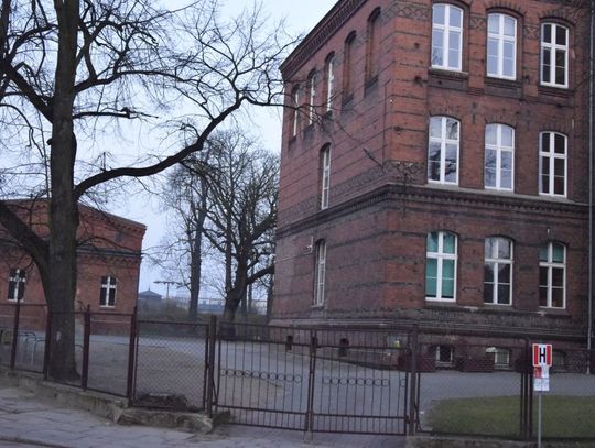 Wracamy do tematu. Potrącenie dziewczynki przed SP nr 5. Dlaczego w mieście nie ma oddziału chirurgii dziecięcej? 