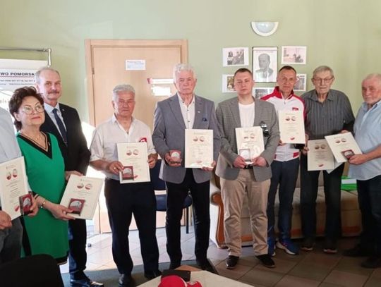 Wręczenie medali fundacji Wspierania Inicjatyw Demokratycznych Wydawnictwa Pomorskiego
