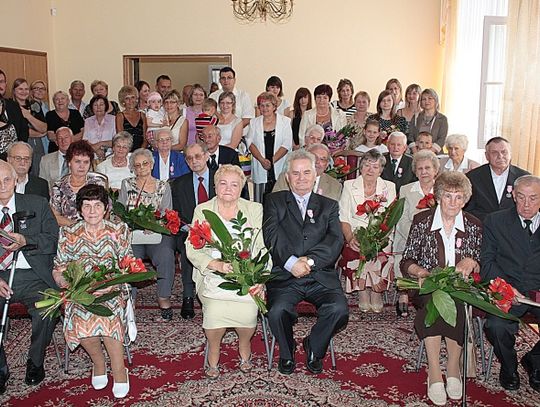 Wspomnienia i… lampka szampana. Weselni jubilaci w USC