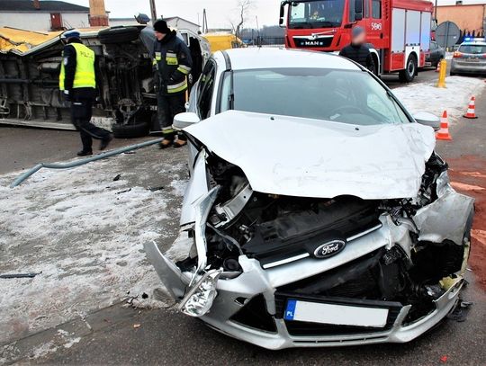 Wstępnie: dostawczy volkswagen nie ustąpił pierwszeństwa. Policja wyjaśnia przyczyny wypadku