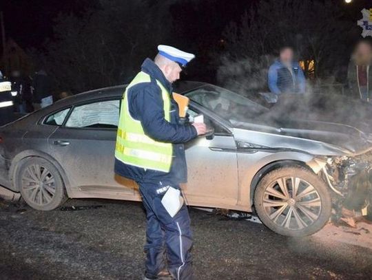 Wyjaśniają okoliczności środowego wypadku. Wstępnie: audi zjechało na przeciwległy pas ruchu