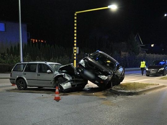 Wymuszenie pierwszeństwa i wypadek. Zatrzymane prawo jazdy i dowody rejestracyjne...