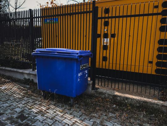 Wynajem kontenerów – co można wrzucać do kontenera na gruz?
