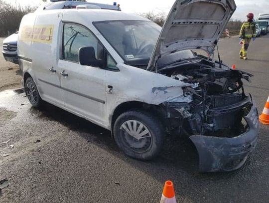 Wypadek na „berlince”. Zderzenie dwóch samochodów