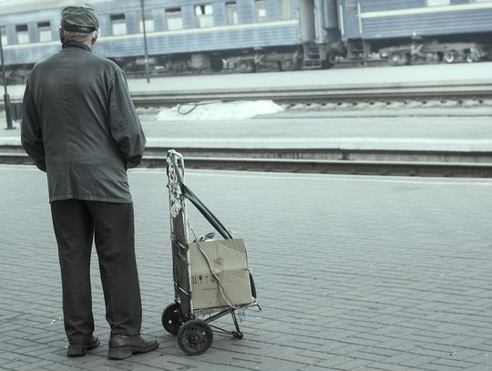 Wyrok pozbawił szans na lokal socjalny. 77-latek z Tczewa: boję się starości pod mostem